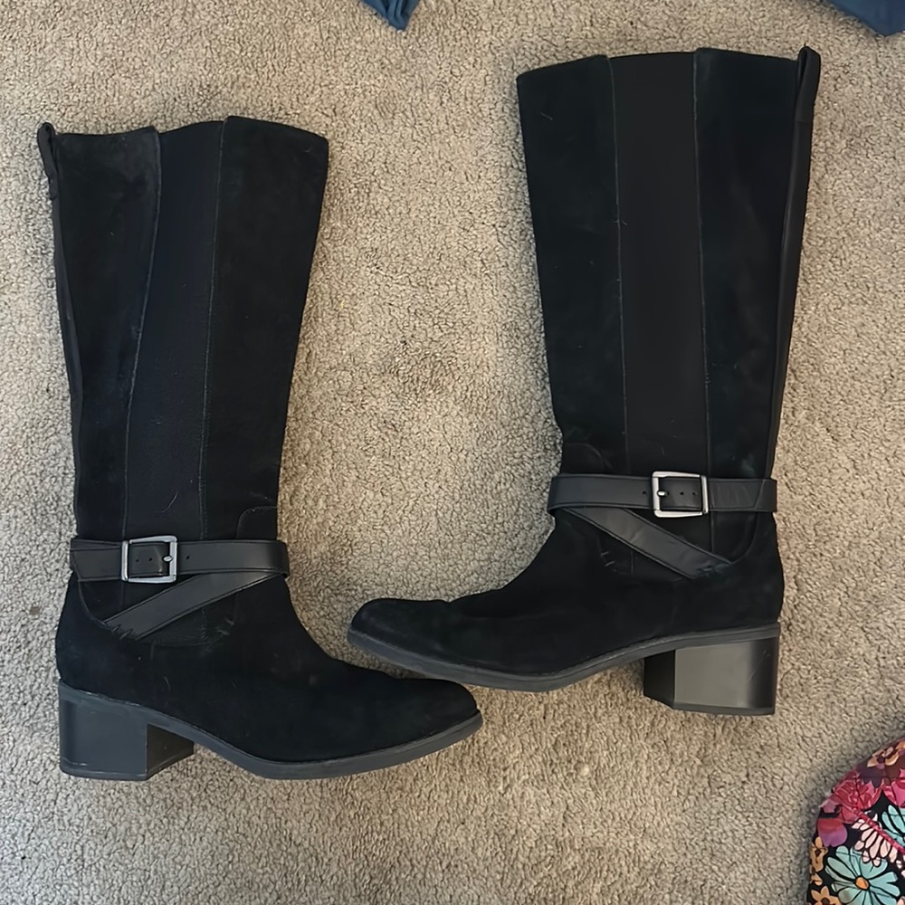 Moving sale . Make an offer. Clarks size 10 boots with zipper.